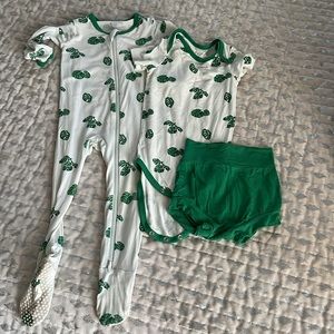 Kyte 🪁 Monstera Set: zipper Footie (12-18M), Bodysuit (18-24M), Fern Bummies